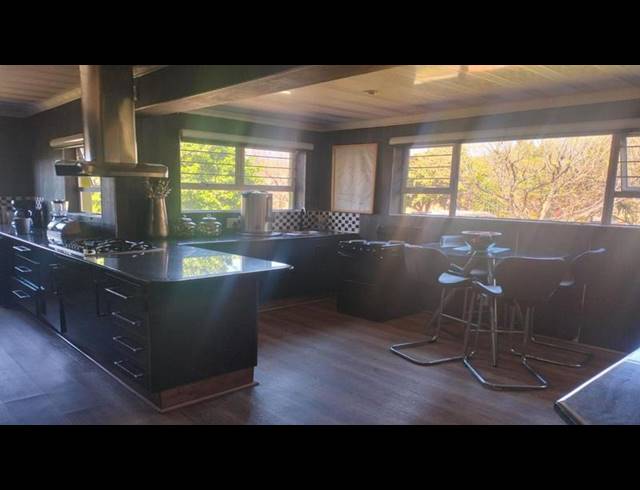 6 BEDROOM HOUSE FOR SALE IN ROODEKRANS